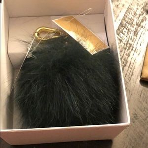 Michael Kors med fur Pom Pom key charm